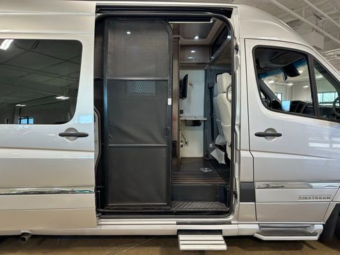 Used 2016 Mercedes-Benz Sprinter 3500 image 26