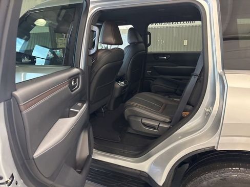 New 2026 Nissan Armada SL image 12