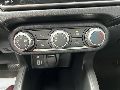 Used 2024 Nissan Versa S w/ Trunk Package image 18