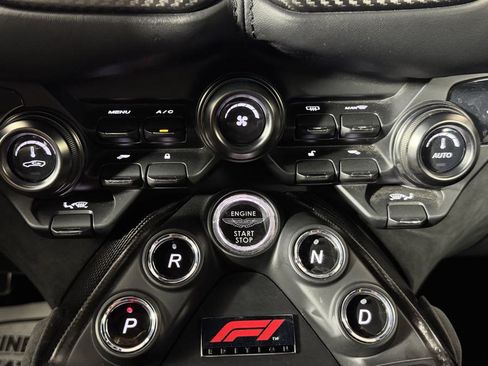 Used 2022 Aston Martin V8 Vantage Coupe RWD image 23