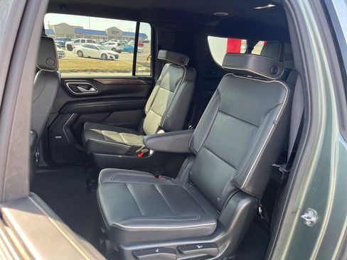 Used 2023 Chevrolet Suburban Premier image 23