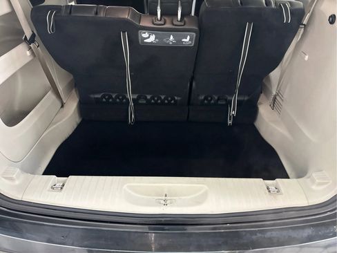 Used 2017 Chrysler Pacifica Touring-L image 16