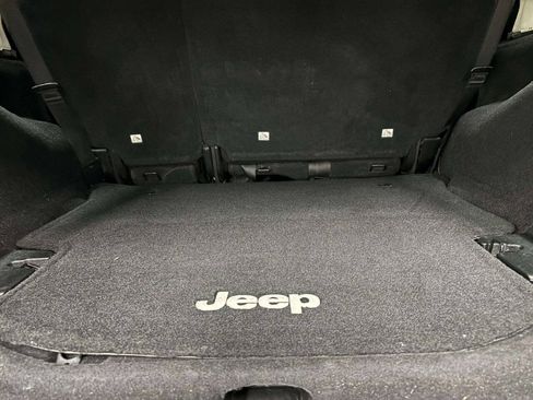 Used 2015 Jeep Wrangler Unlimited Sahara AWD/4WD image 6