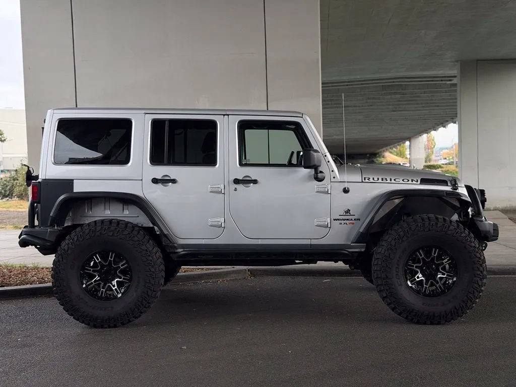 Used 2011 Jeep Wrangler Unlimited Rubicon w/ Dual Top Group AWD/4WD image 9