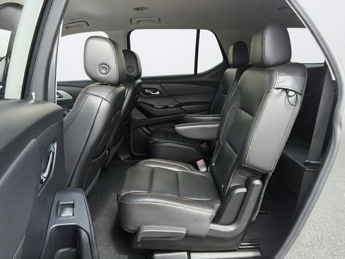 Used 2021 Chevrolet Traverse LT w/ LPO, Floor Liner Package FWD image 32