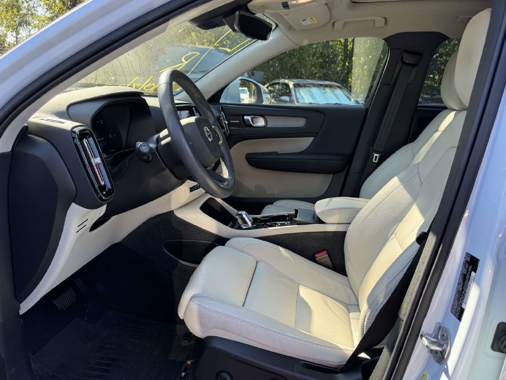 Used 2024 Volvo XC40 B5 Ultimate w/ Protection Package Premier AWD/4WD image 5