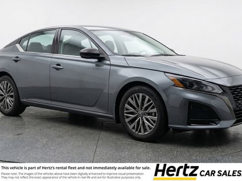 Used 2025 Nissan Altima 2.5 SV image 1