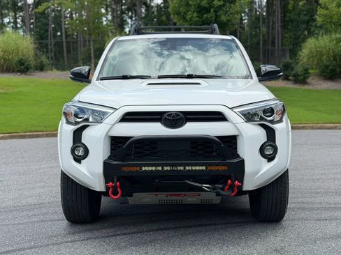 Used 2021 Toyota 4Runner Venture w/ Moonroof Package AWD/4WD image 2