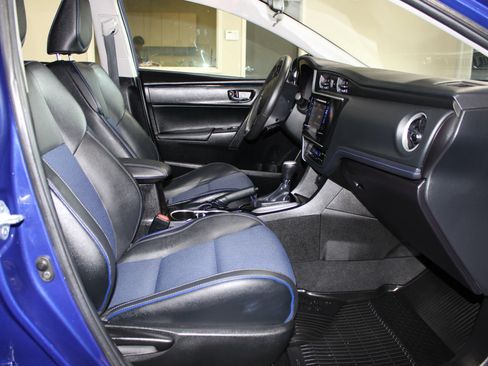 Used 2018 Toyota Corolla SE w/ SE Premium Package FWD image 26