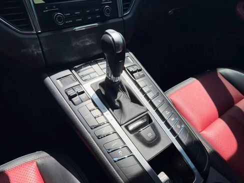 Used 2018 Porsche Macan Sport Edition AWD/4WD image 5