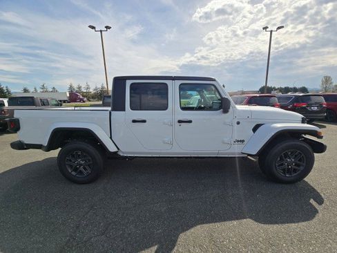 New 2025 Jeep Gladiator Sport AWD/4WD image 2