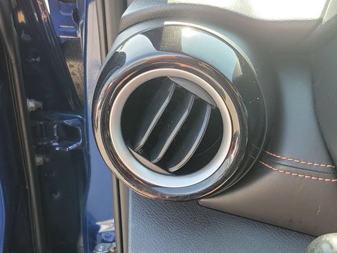 Certified 2020 Nissan Kicks SR FWD image 31