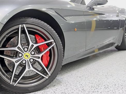 Used 2016 Ferrari California T RWD image 6