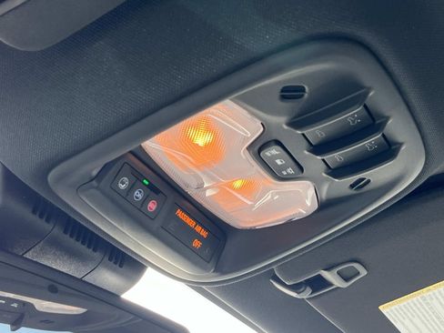 Used 2025 GMC Canyon Denali image 35