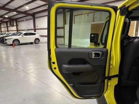 Used 2023 Jeep Wrangler Unlimited Sahara image 32