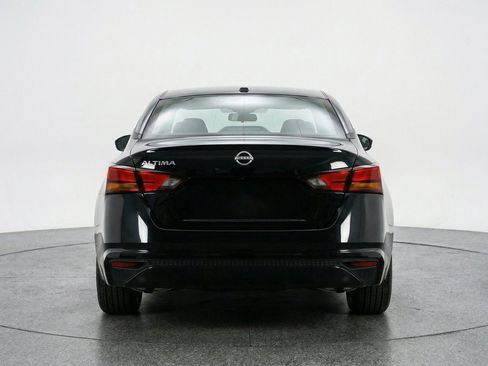 Used 2025 Nissan Altima 2.5 SV FWD image 7