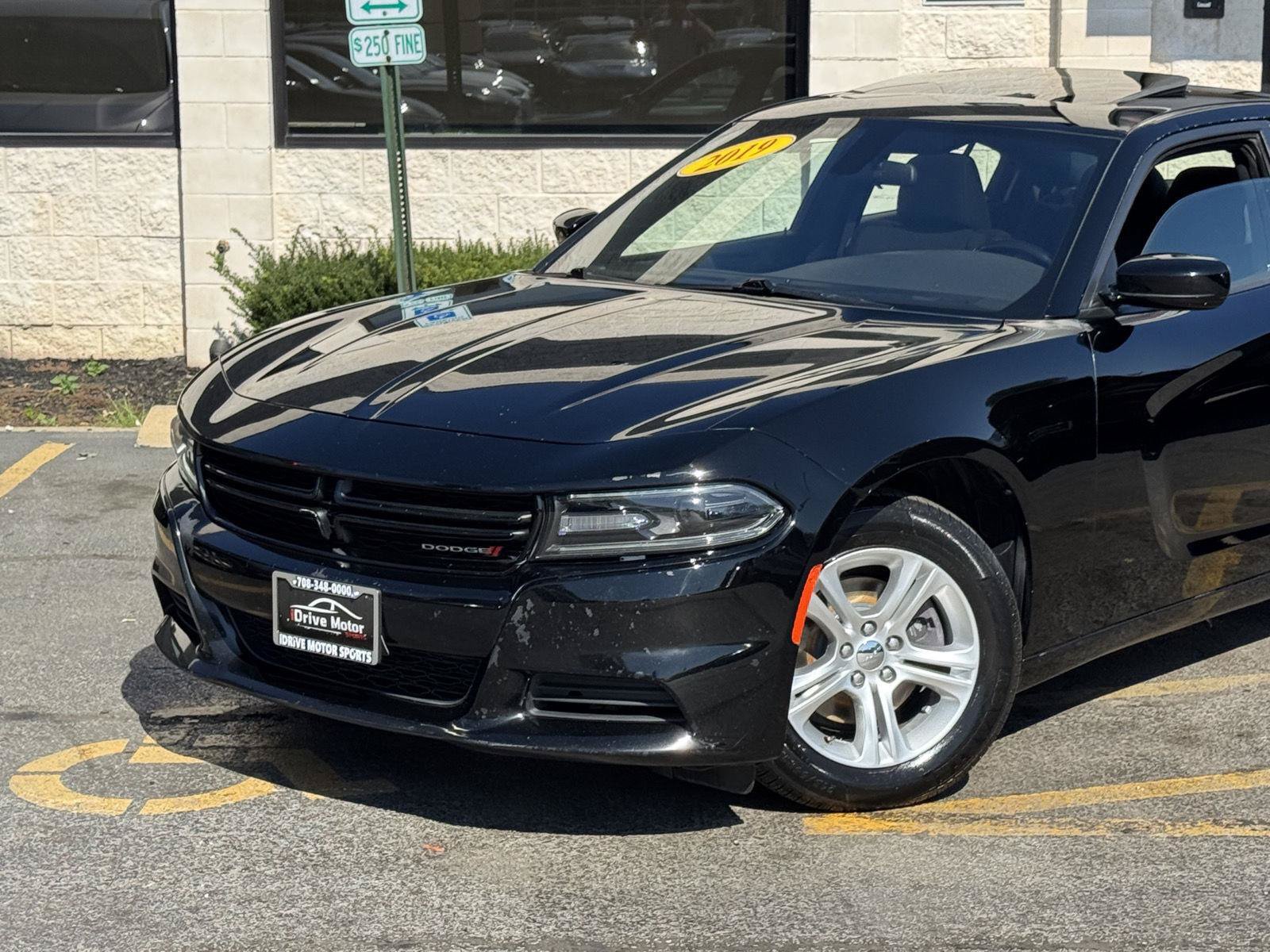Used 2019 Dodge Charger SXT RWD image 5