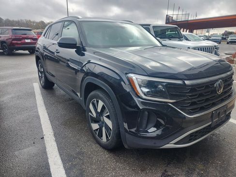 Used 2024 Volkswagen Atlas Cross Sport SE image 5