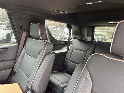 Used 2026 GMC Yukon Elevation w/ Elevation Premium Package AWD/4WD image 17
