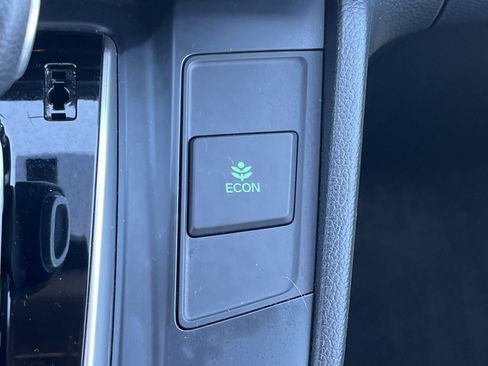 Used 2017 Honda CR-V LX image 7