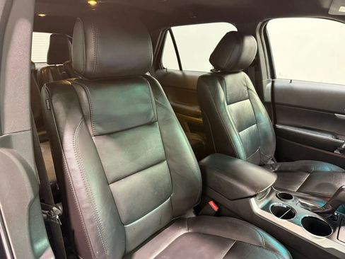 Used 2013 Ford Explorer XLT image 29