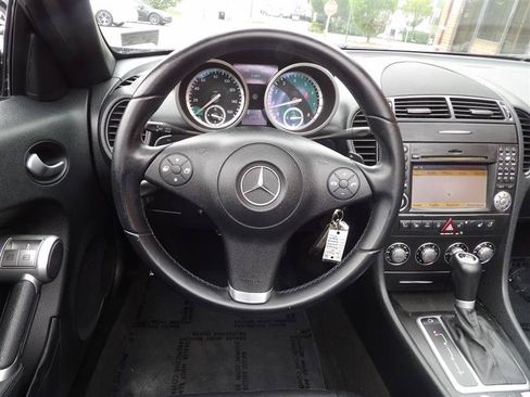 Used 2010 Mercedes-Benz SLK 300 image 25