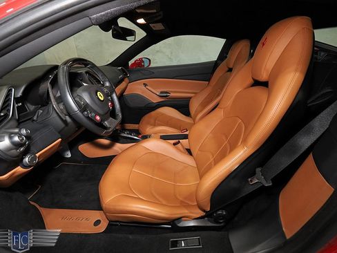 Used 2018 Ferrari 488 GTB RWD image 18