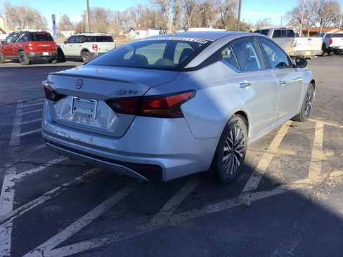 Used 2024 Nissan Altima 2.5 SV image 6