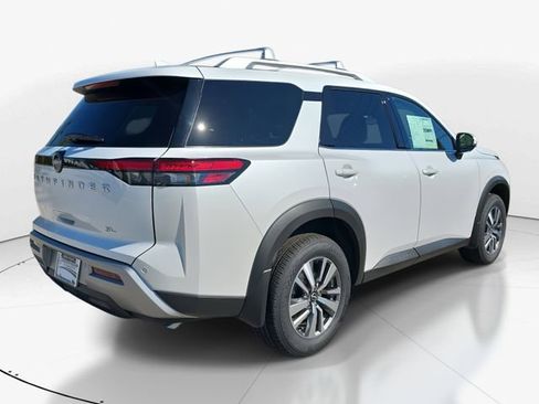 New 2025 Nissan Pathfinder SL image 10