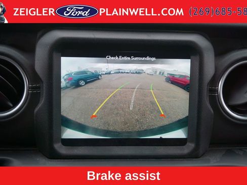 Used 2020 Jeep Wrangler Unlimited Sahara w/ Dual Top Group AWD/4WD image 15