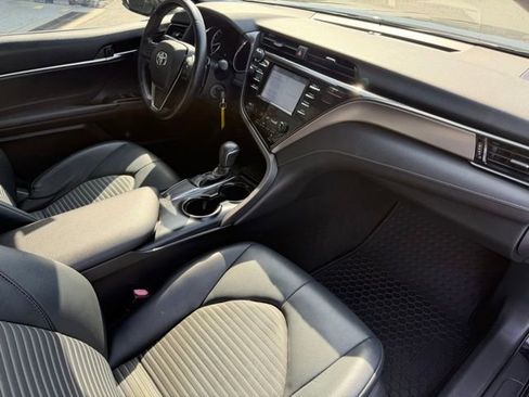Used 2019 Toyota Camry SE w/ Carpet Mat Package image 14