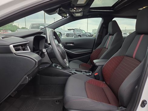 Used 2025 Toyota Corolla SE FWD image 15