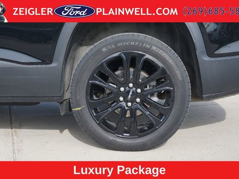 Used 2023 GMC Acadia SLT w/ Elevation Edition AWD/4WD image 9