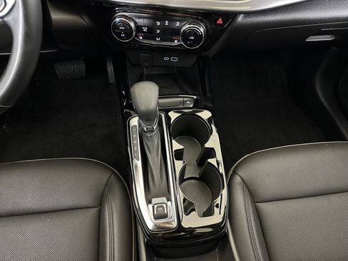 Used 2025 Chevrolet Trax ACTIV w/ Sunroof Package FWD image 16