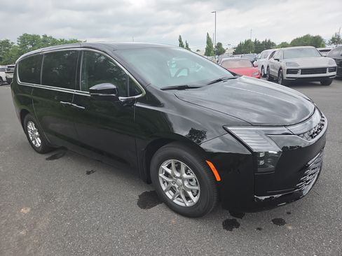 New 2027 Chrysler Pacifica Select FWD image 18