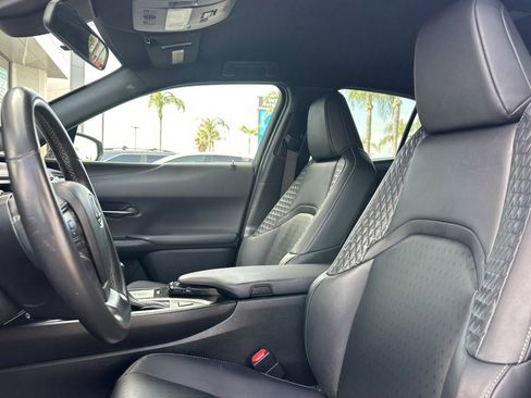 Certified 2021 Lexus UX 200 w/ Accessory Package (Z1) FWD image 20