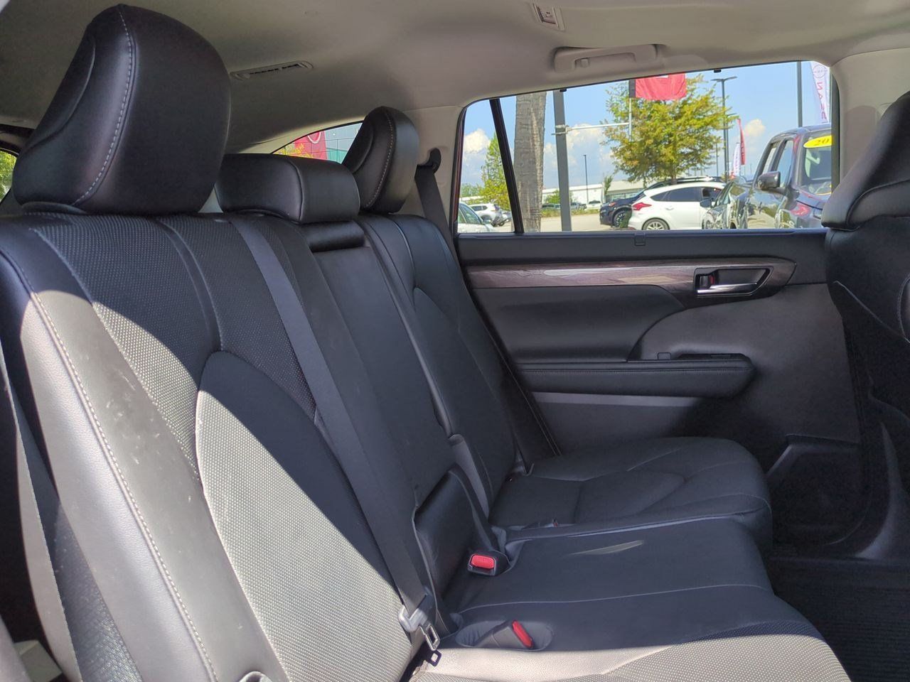 Used 2021 Toyota Highlander Limited FWD image 40
