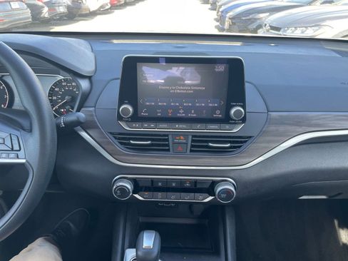 Used 2025 Nissan Altima 2.5 SV image 17