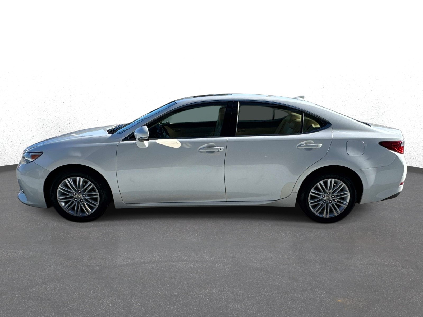 Used 2015 Lexus ES 350 w/ Luxury Package FWD image 6