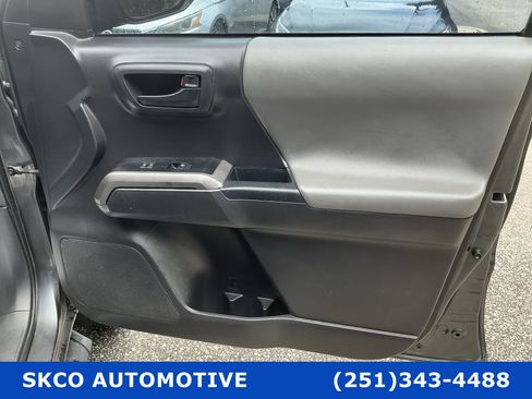 Used 2022 Toyota Tacoma SR5 w/ Technology Package RWD image 12