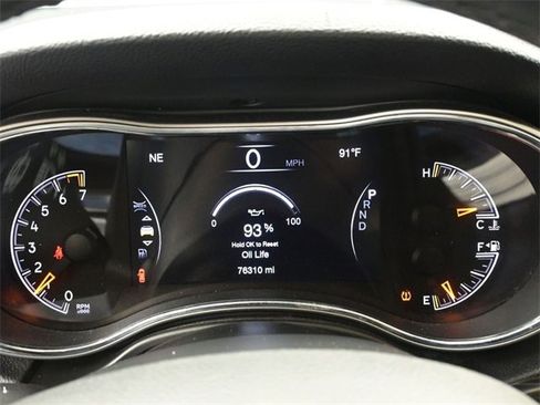 Used 2020 Jeep Grand Cherokee Limited w/ Luxury Group II image 2