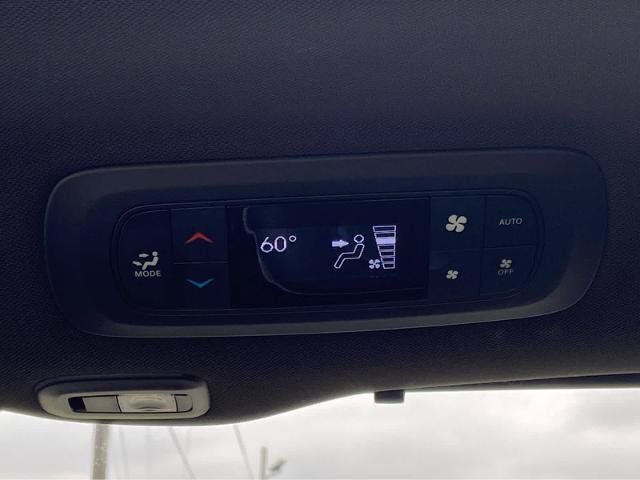 Used 2026 Chrysler Pacifica Limited FWD image 21