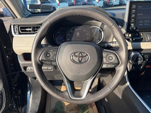 Used 2020 Toyota RAV4 Limited image 21
