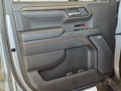 Used 2024 GMC Sierra 1500 AT4 w/ Technology Package AWD/4WD image 9