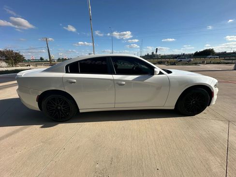 Used 2015 Dodge Charger SXT image 6