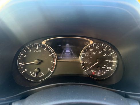 Used 2018 Nissan Pathfinder S image 10