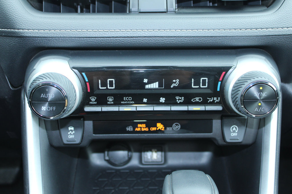 Used 2025 Toyota RAV4 XLE AWD/4WD image 24