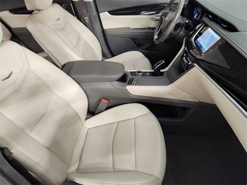 Used 2021 Cadillac XT6 Premium Luxury image 3
