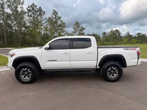 Used 2023 Toyota Tacoma TRD Off-Road w/ Technology Package AWD/4WD image 9