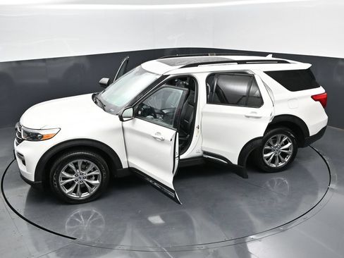 Used 2023 Ford Explorer XLT w/ Equipment Group 202A AWD/4WD image 36
